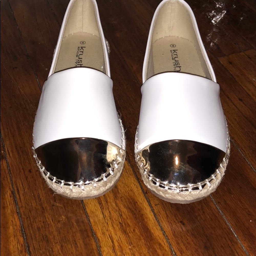 Captoe flats